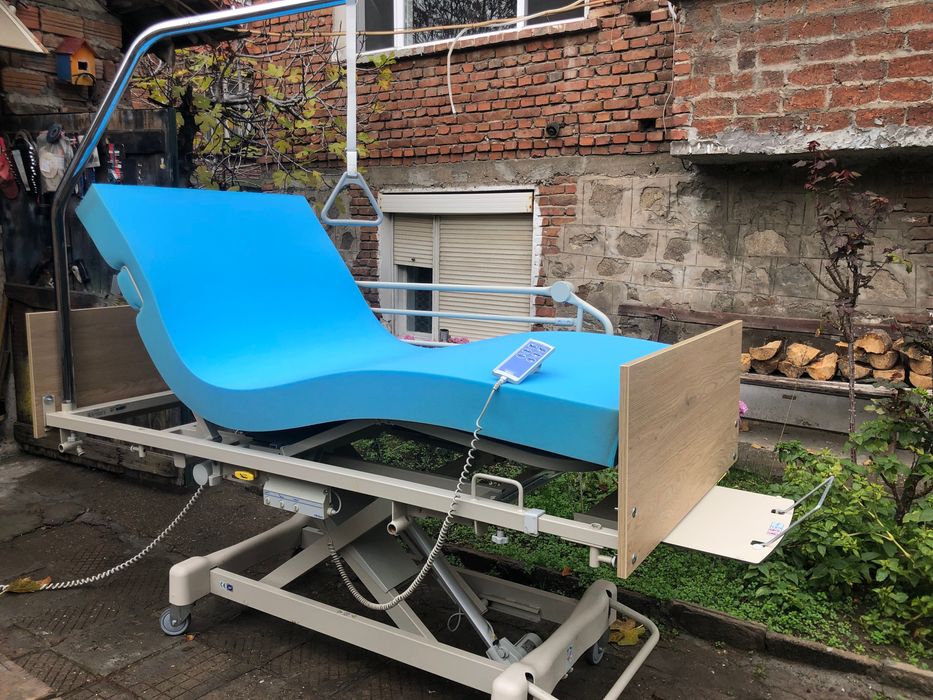 Швейцарско  висококачествено Електрическо болнично легло