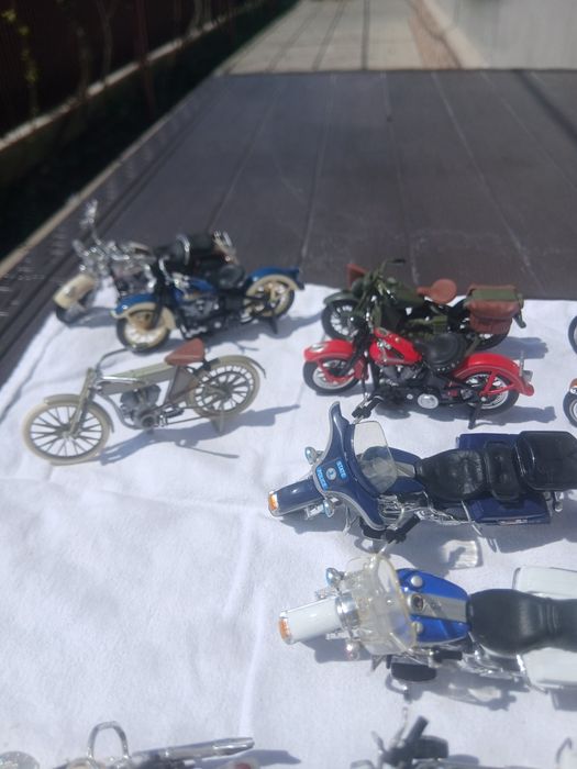 Vând colecție de machete moto