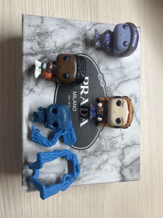 Киндер очень странные дела