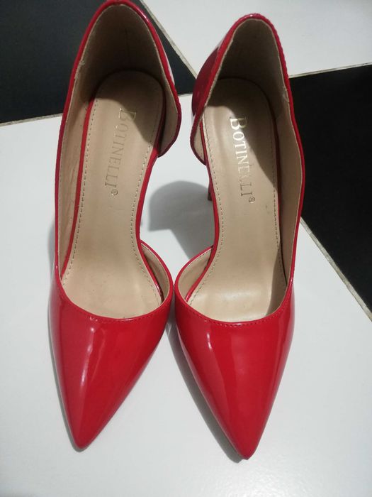 Pantofi cu toc, roșii, din lac