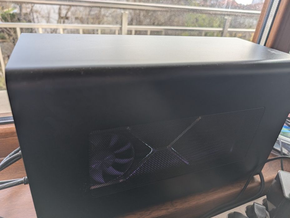 Razer Core X Chroma eGPU кутия за външна видеокарта