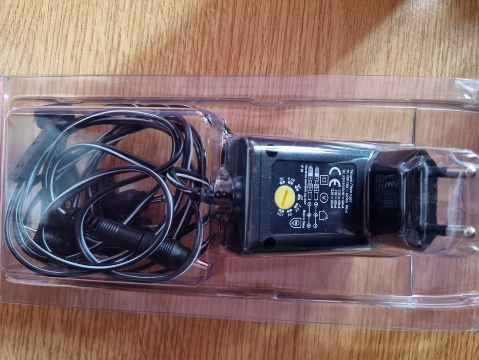 Vand accesorii vechi de telefoane