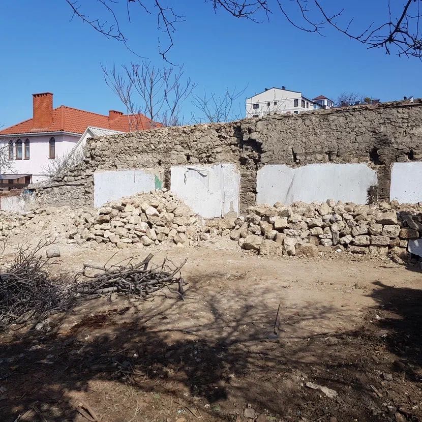Къртене и извозване на строителни отпадъци. Кърти, чисти и извозва.