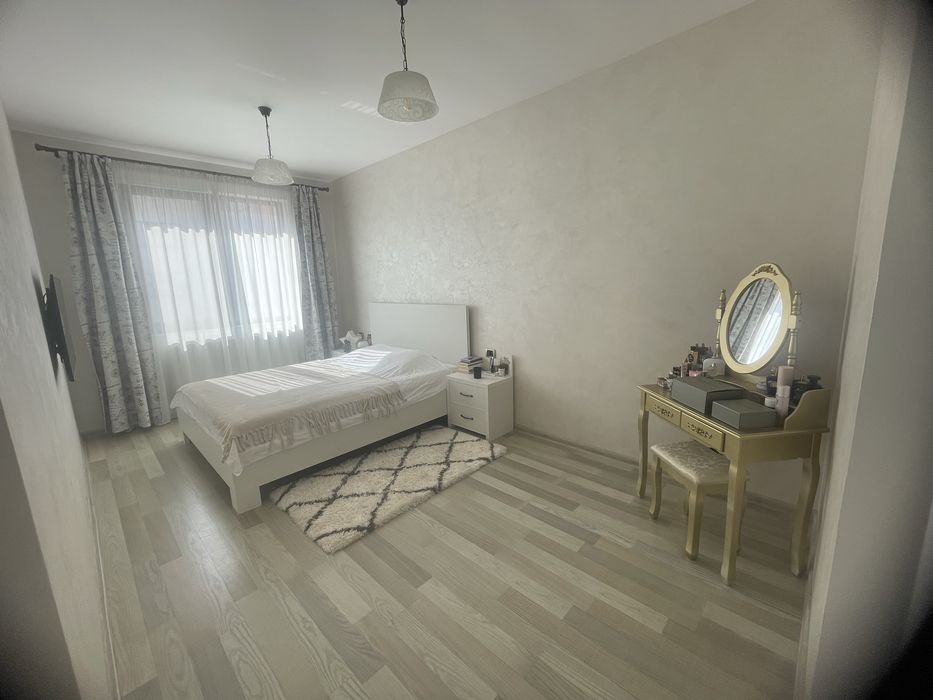 Vand apartament 3 camere Isaran