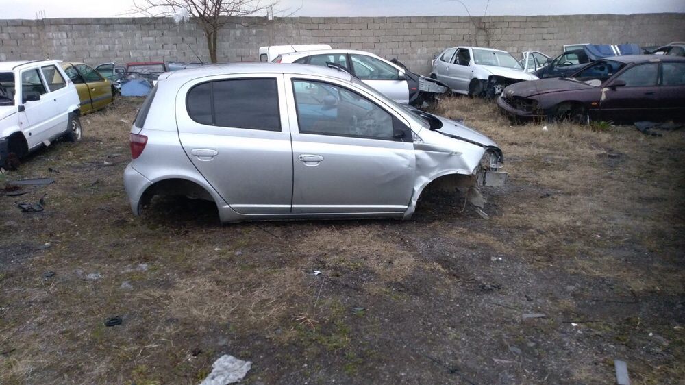 Toyota Yaris на части