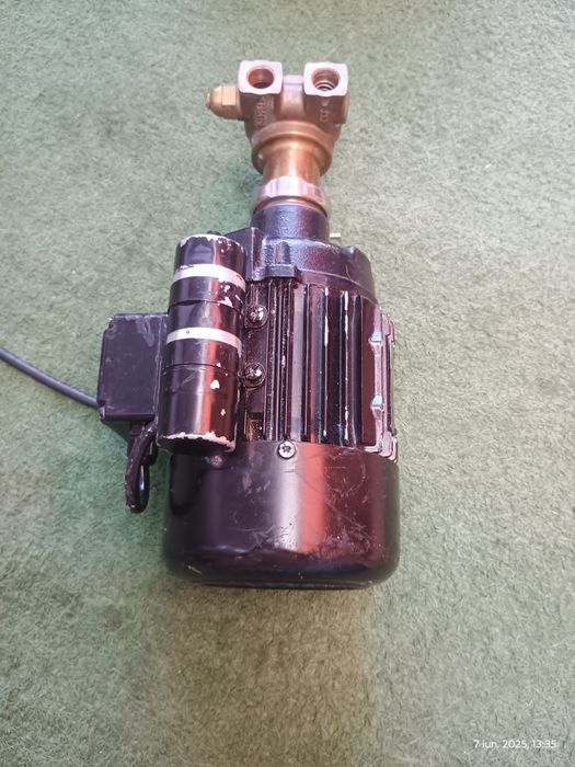 Pompa rotativa volmetrica cu motor.