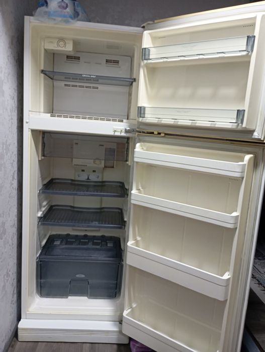 Продаеться холодильник не дорого  двухкамерный .