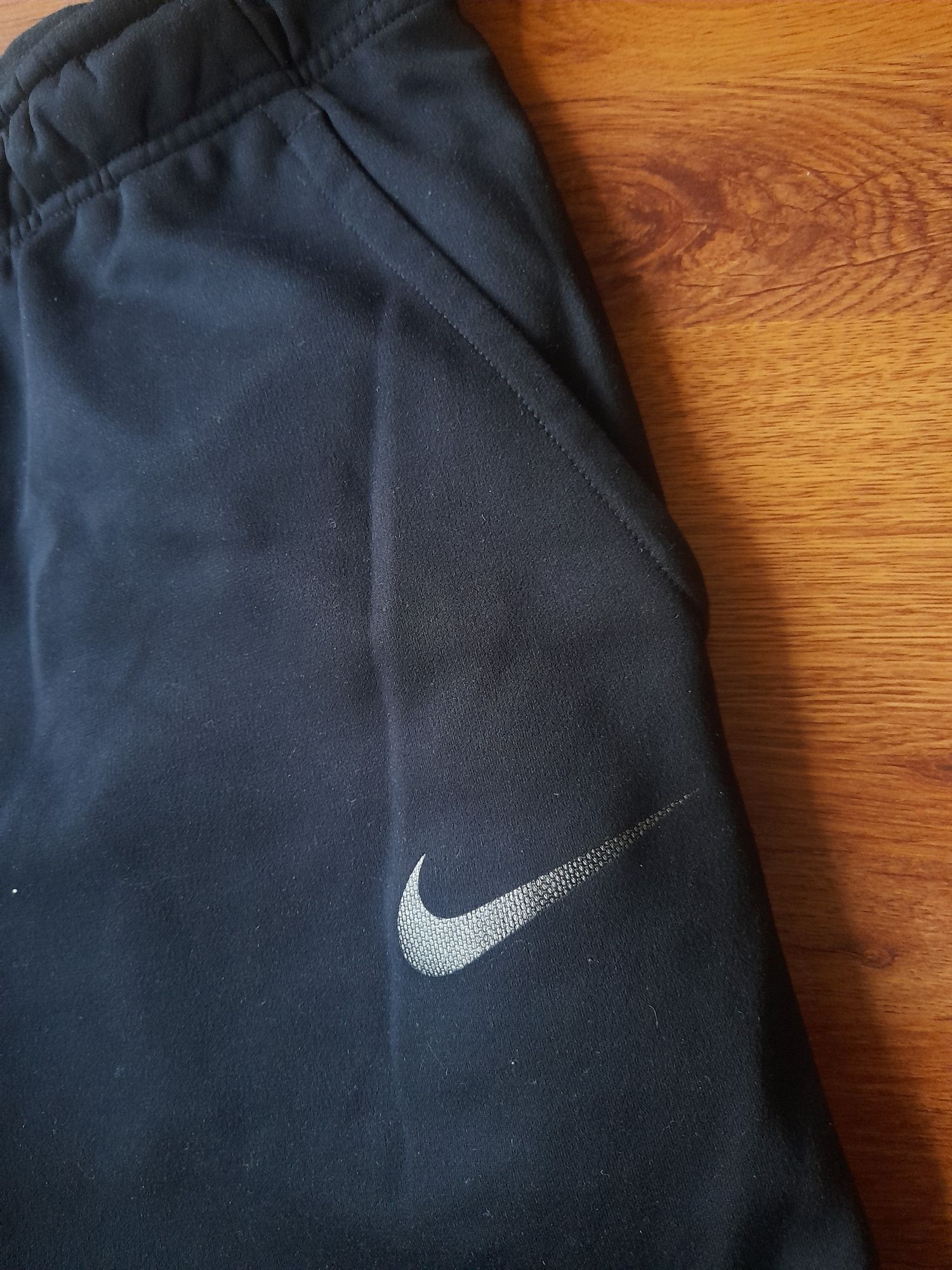 Nike dri fit мъжко долнище M размер.