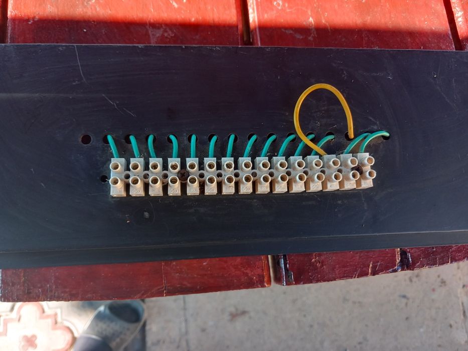 Priza controler echipamente