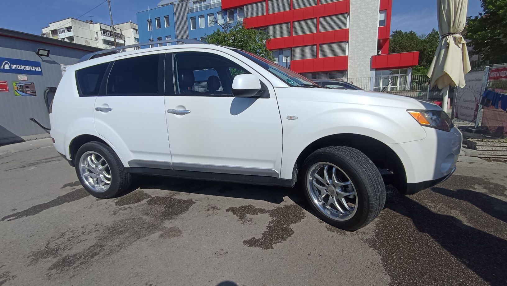 Продавам Mitsubishi Outlander