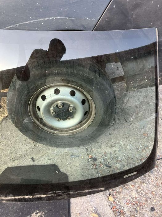 Audi A4 B8 Предно Стъкло