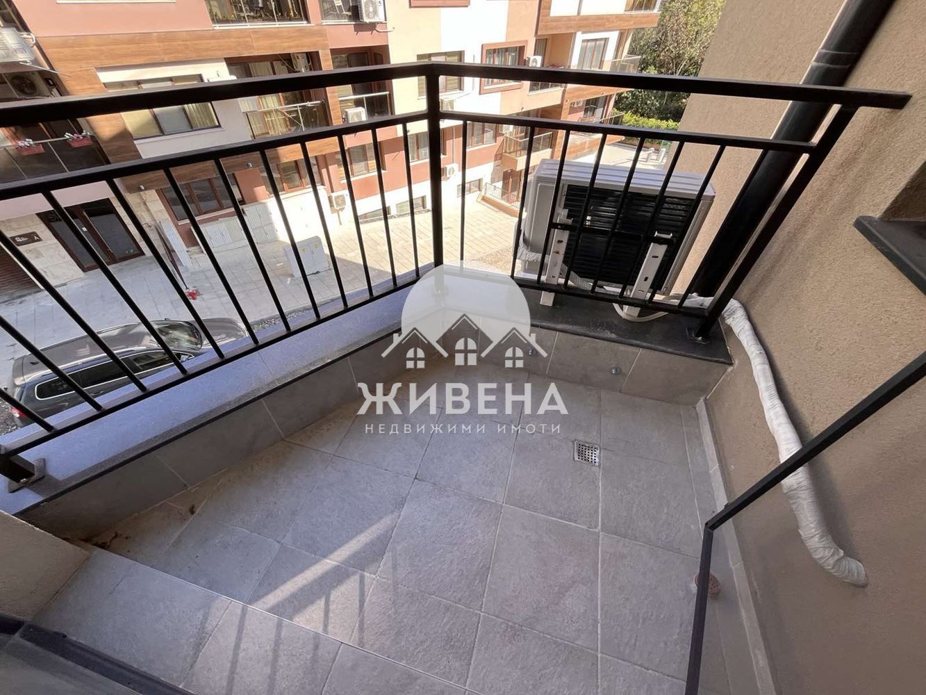 Продавам обзаведен 3-стаен апартамент, кв. Младост 1, с паркомясто