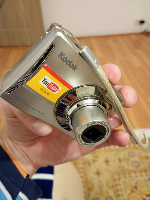 Vând aparat foto Kodak 8.2Megapixels nou