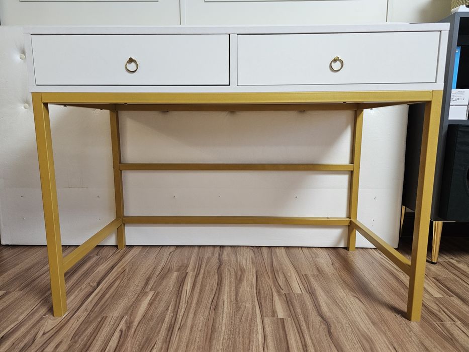 Продам стол письменный, туалетный