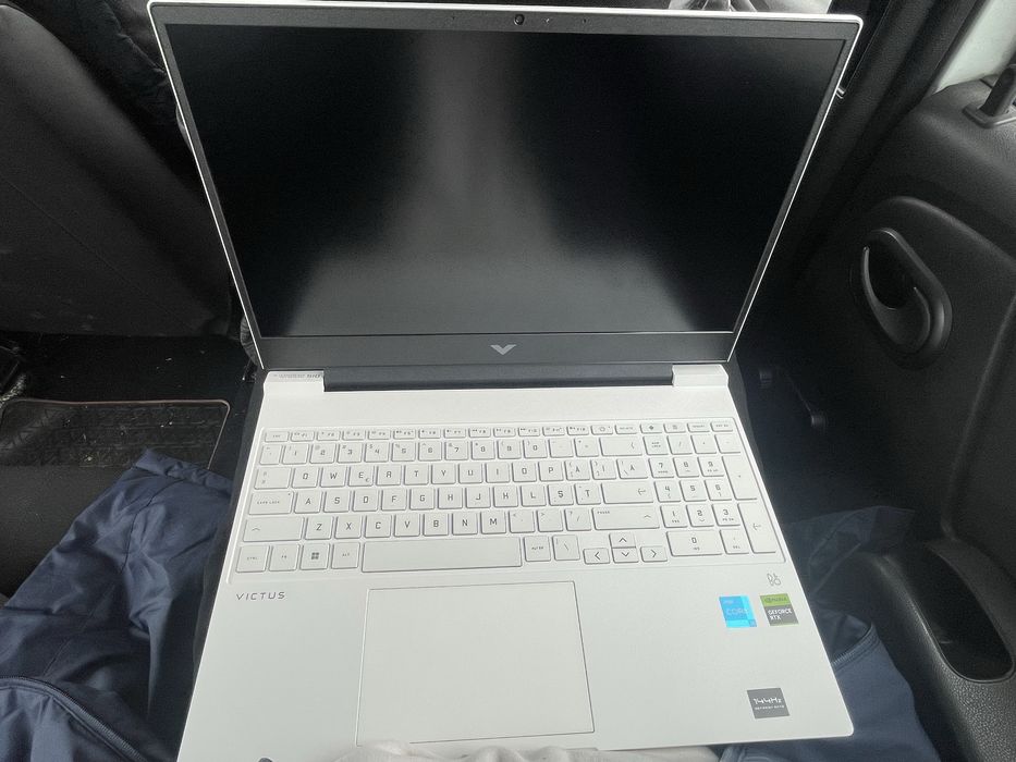 HP VICTUS 15-fa0028nq