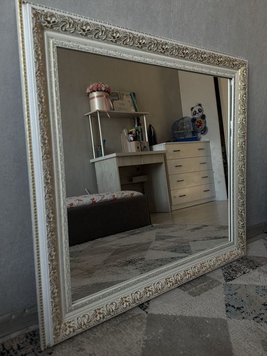 Продам настенное зеркало