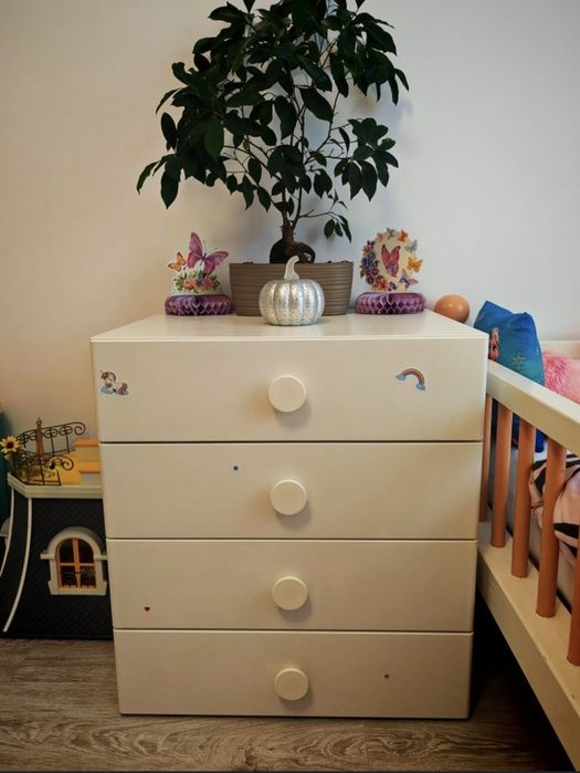 Vând comoda cu 4 sertare IKEA