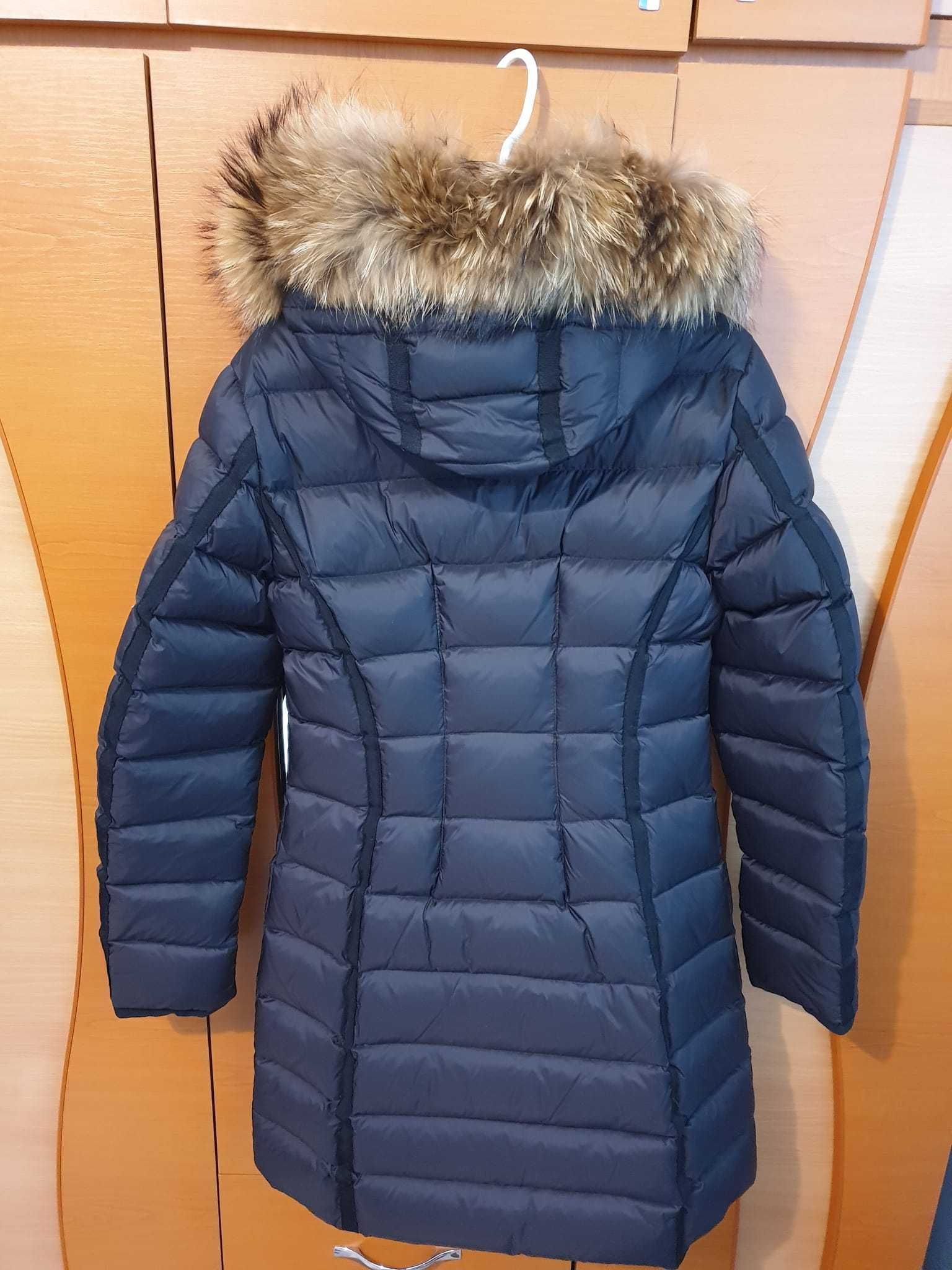 Geaca originala Moncler din puf