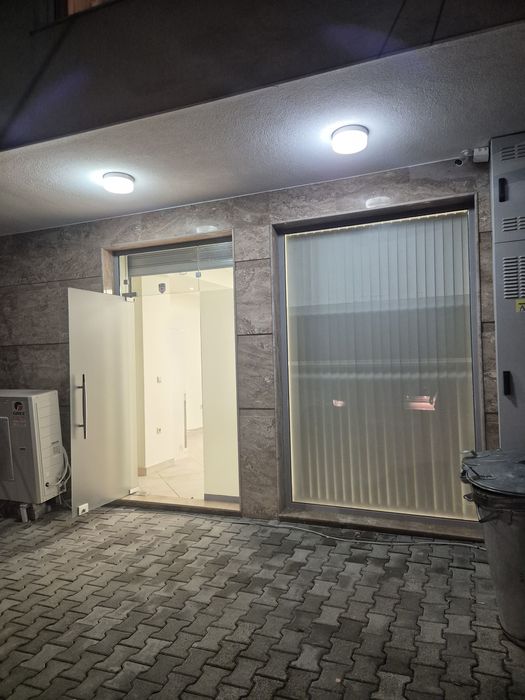 Отдава се под наем помещение в центъра на Петрич