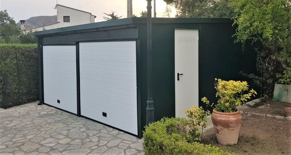 Garaj metalic din panouri sandwich  6 x 3m