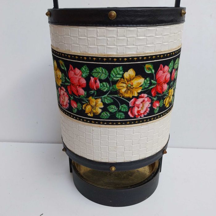 НАЙ ДОБРАТА ОФЕРТА Стара немска поставка за чадъри ,бастуни