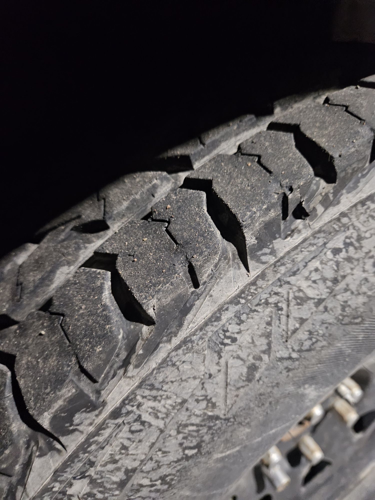 Шины Bridgestone 235/85/R16 АТ