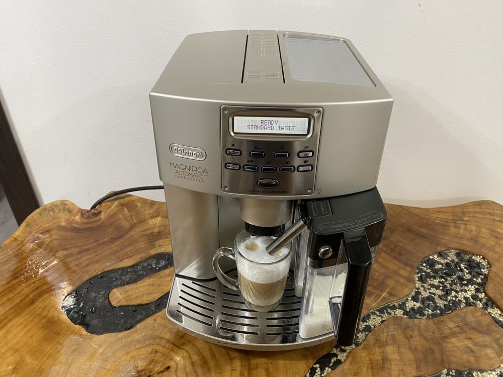 Expresor / espressor delonghi magnifica