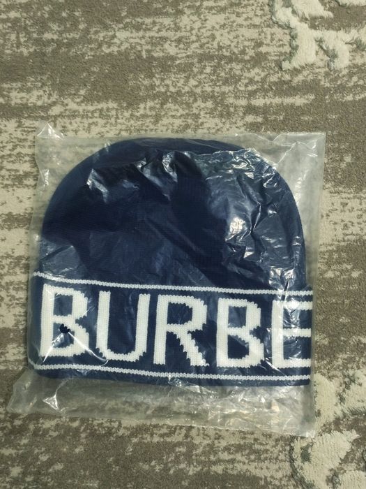 Шапка Burberry — 4890 ₸