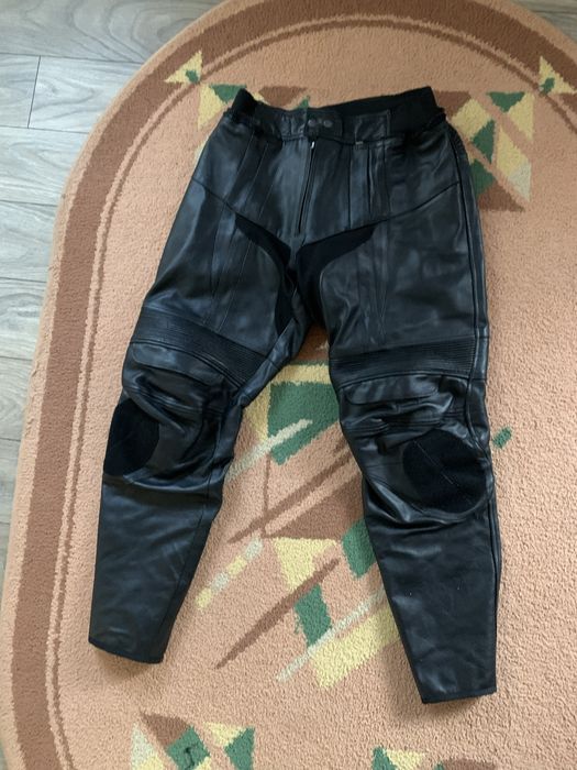 Pantaloni moto de piele