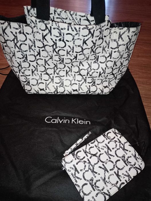 Дамска чанта Calvin Klein original  бяло и черно брандирана