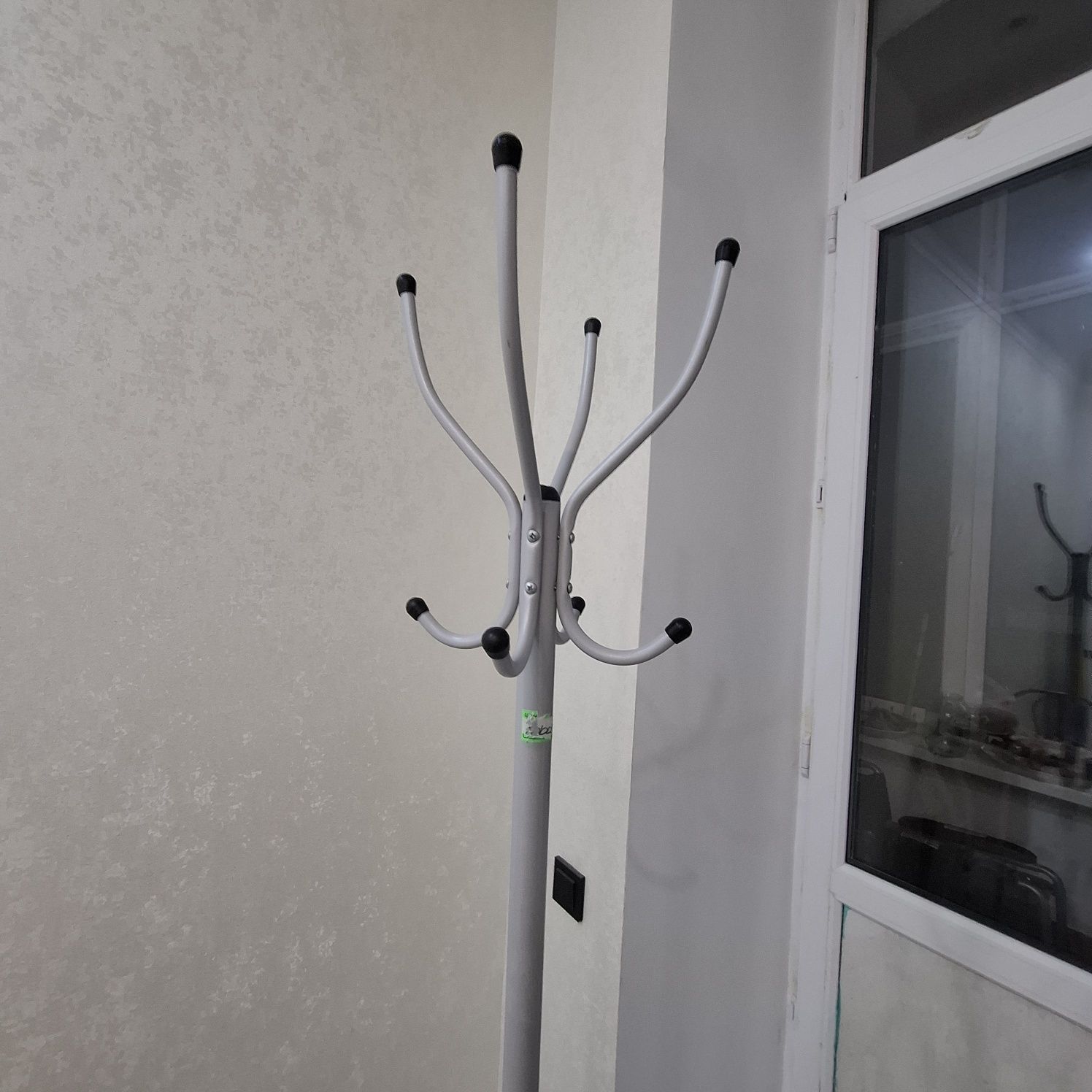 Продам вешалку для одежд