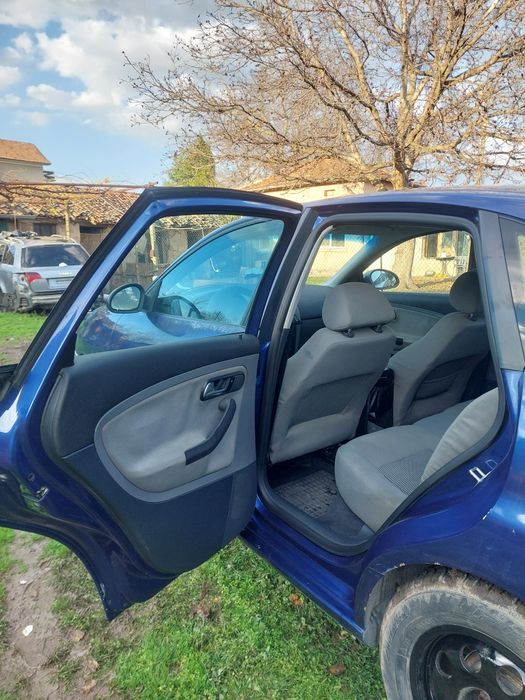 Продава се във изрядно състояние 1.4 75кс 2002г.