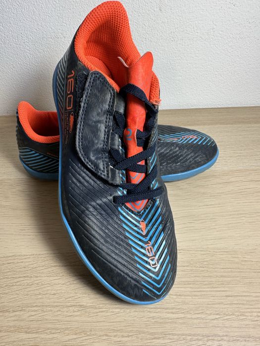 Adidasi fotbal marimea 34