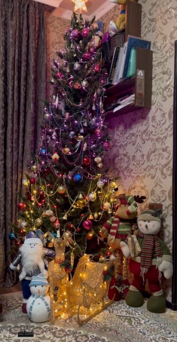 Ёлка больше двух метров совпластитал