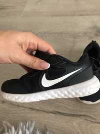 Adidasi NIKE negri 26