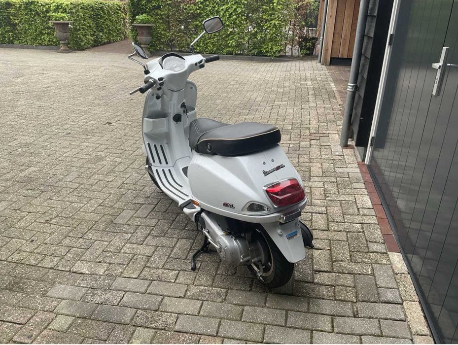 Scuter Vespa SXL - 125 cm3 - 227 km !!!