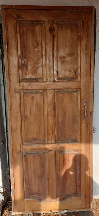 Eshik, romlar holati yaxshi.