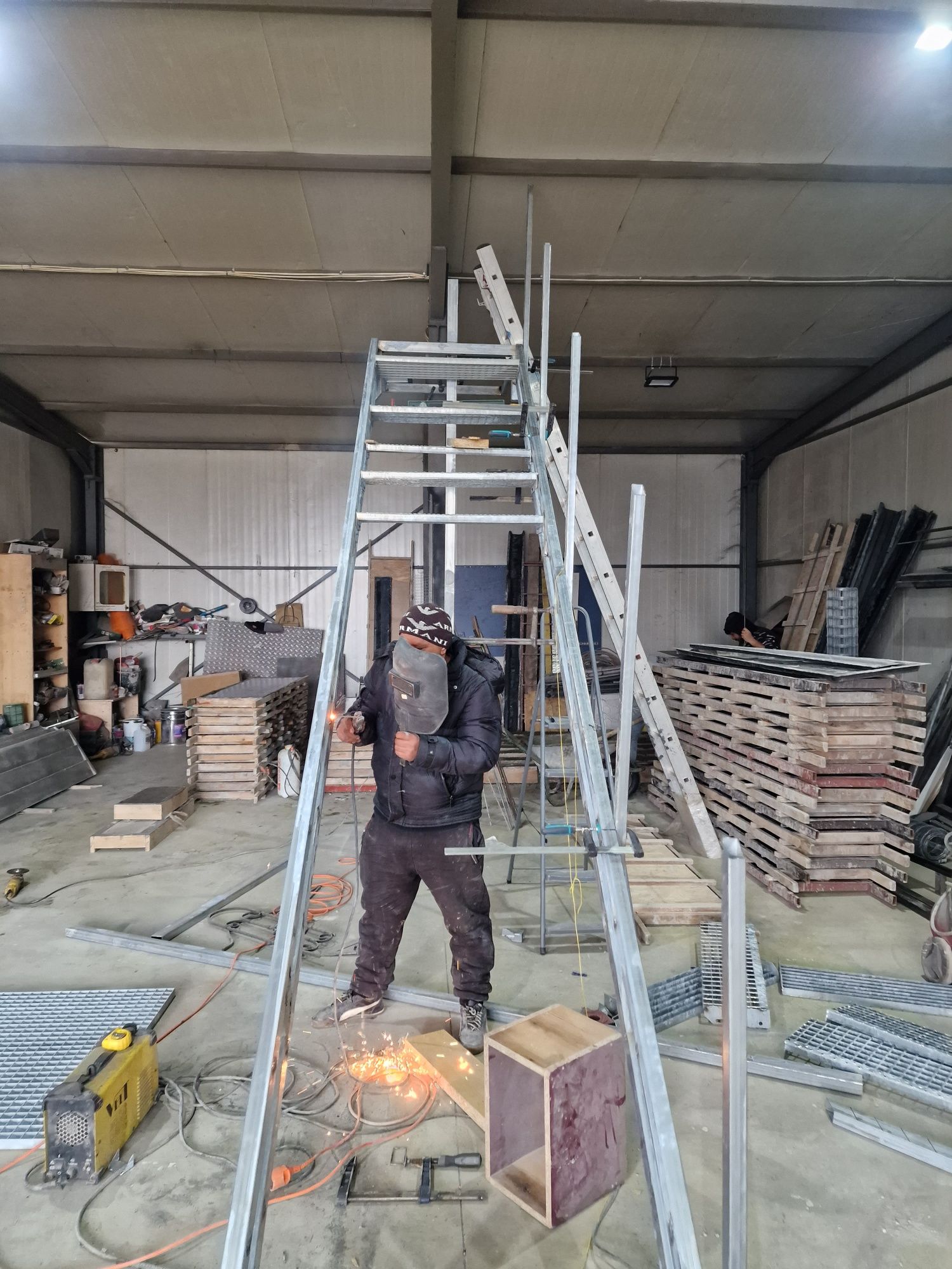 Capac beci metalic , Garduri din beton