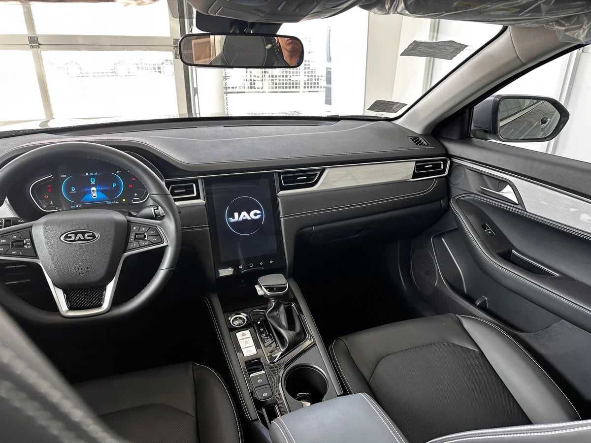 Jac J7. Kredit, Naxt va Lizing