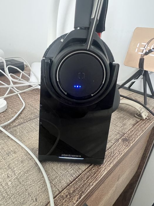 Vind casti plantronics voyager focus b825 arata foarte biine