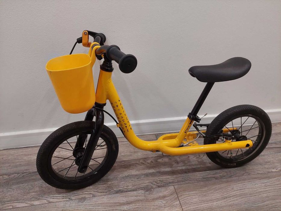 Bicicletă de echilibru Between cu coș