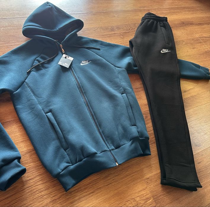 Мъжки,ватиран екип Nike с бродирано лого и ципове на джобовете