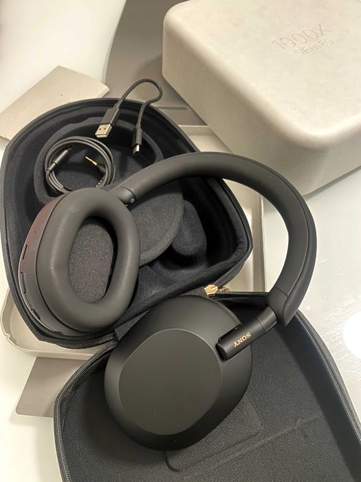 Чисто нови и неизползвани Стерео слушалки SONY WH-1000XM5 HARD CASE