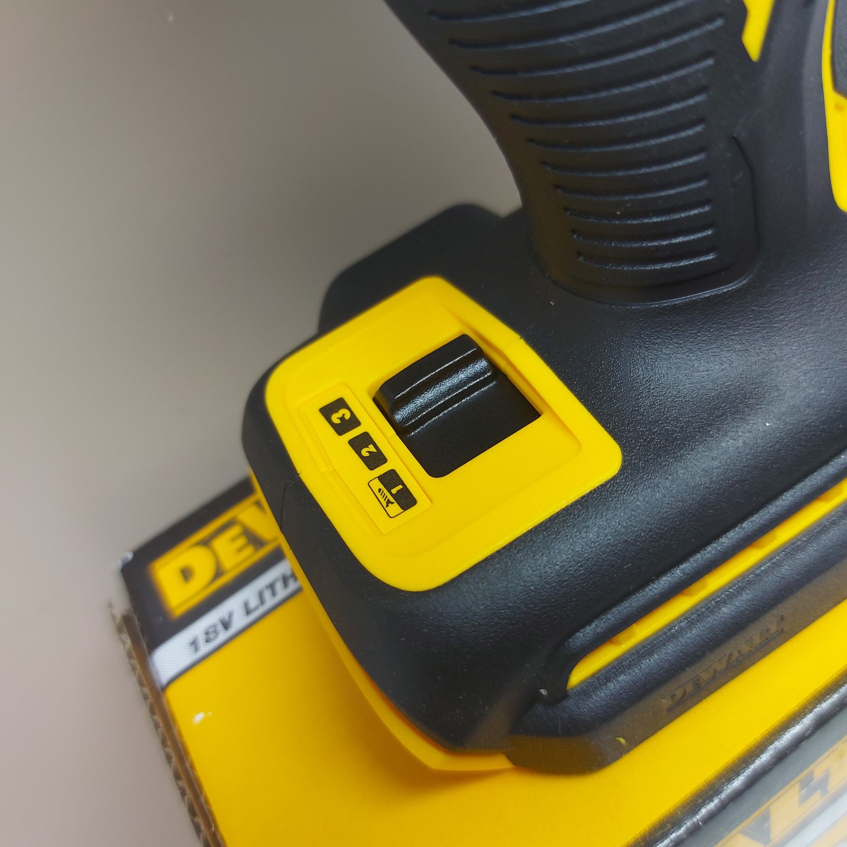 Нов модел импакт Dewalt DCF850N