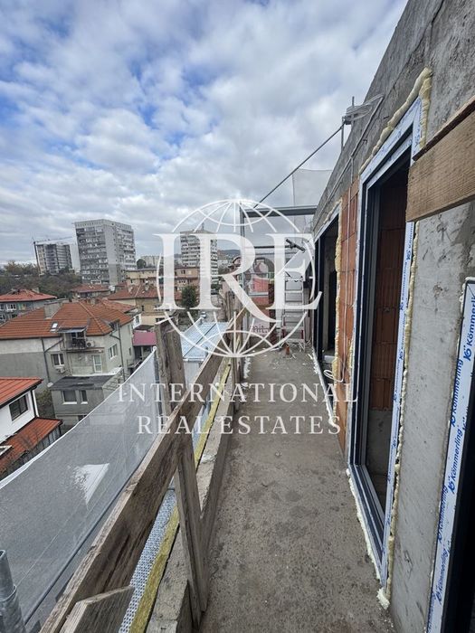 Продава се Четиристаен апартамент в Варна, Цветен квартал - 140 кв.м за 1779 €/кв.м - Снимка #12