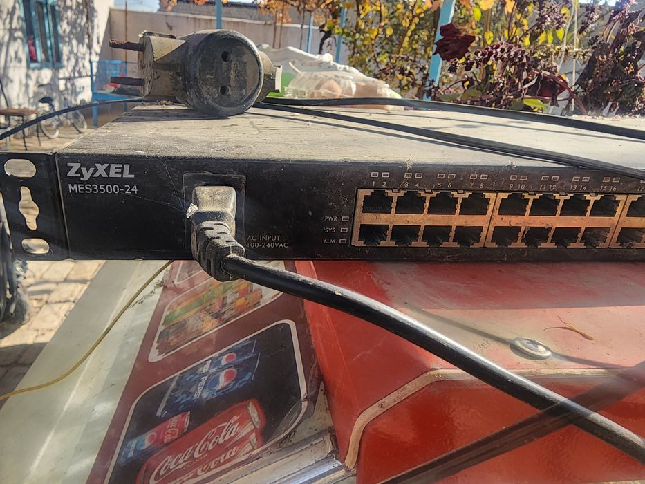 Zyxel svich sotiladi kamplekt kabillarixam sotiladi