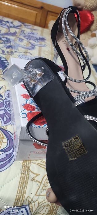 Сандали (чисто нови) официални