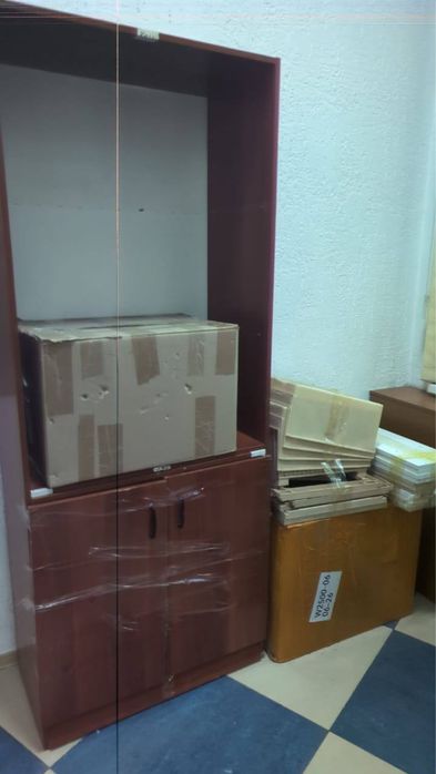 Шкаф коричневый