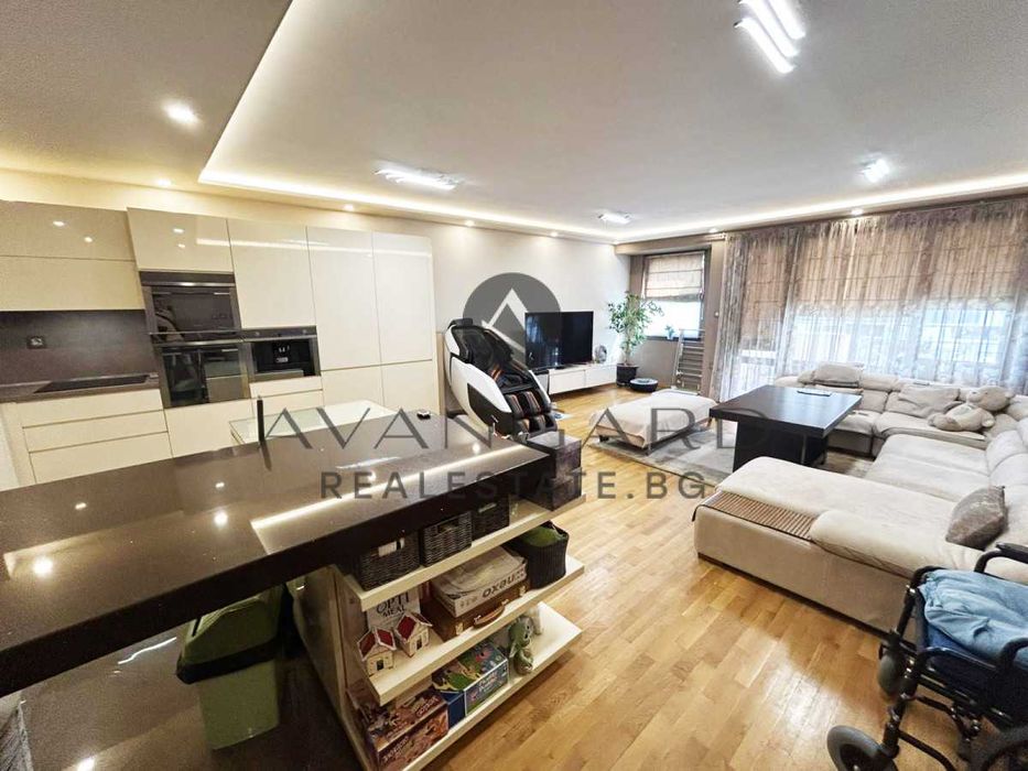 Продава се Четиристаен апартамент в Пловдив, Кършияка - 160 кв.м за 2169 €/кв.м - Снимка #1