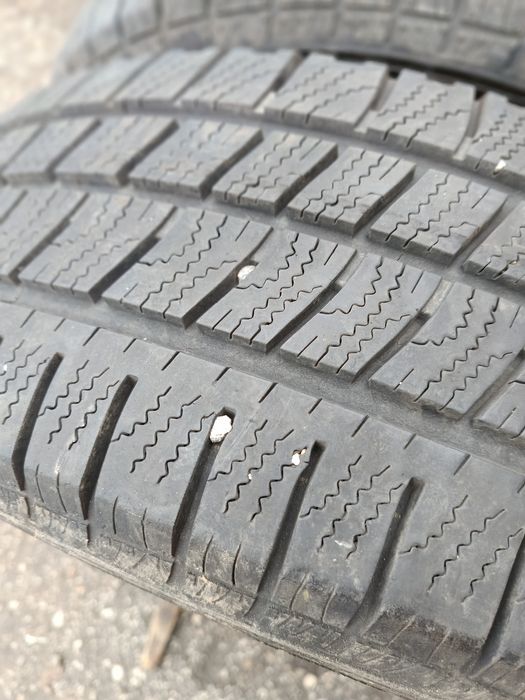 БУСОВИ Всесезонни -17цола -215/60-1бр.-90лв."GOOD YEAR"